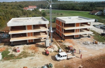 Wohnung mit Garten, 2,5 km vom Zentrum und dem Strand, Poreč, Istrien