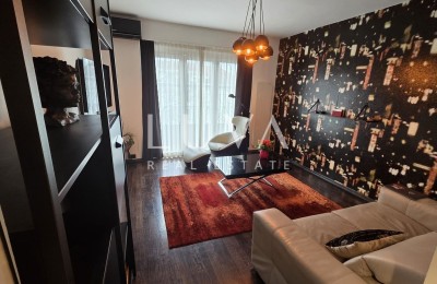 Zagreb, Platz der Französischen Republik, renovierte 55 m² Wohnung, 2 Balkone und Garage