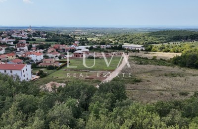 Višnjan, Baugrundstück mit Baugenehmigung, 1.094 m²