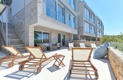 Villa in ERSTER REIHE direkt am Meer, Trogir, Čiovo