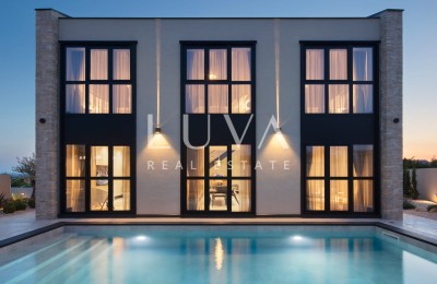 Zadar, Visočane, modernes Haus mit Pool und Wellnessbereich