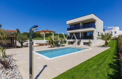 Istrien, Poreč, moderne Villa mit Pool und Sauna, 217 m²