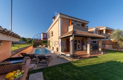 Mediterraner Stil - Familienhaus mit Pool in der Nähe von Poreč