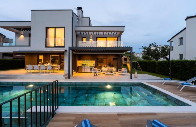 Moderne Villa mit Meerblick, Poreč, 900 m vom Meer entfernt