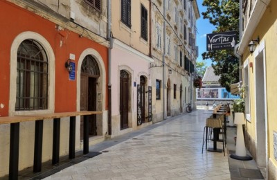 Ein Stadthaus in Pula mit Blick auf Hafen