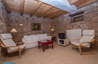 Ein magisches Anwesen mit zwei Häusern und grosse Garten