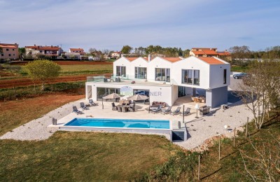 Luxusvilla mit 6000 m2 Garten, Umgebung von Poreč
