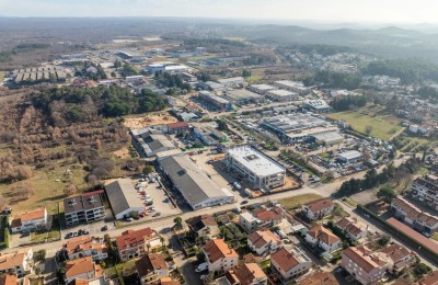 Istrien, Poreč, Geschäftshalle in attraktiver Lage