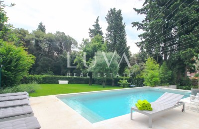 Rovinj, Borik, Luxushaus mit Pool in der Nähe des Meeres zu verkaufen