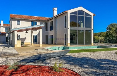 Moderne Villa mit Swimmingpool, 5 km von Poreč entfernt