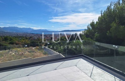Kaštel Novi, Rudine, moderne Villa mit Pool und Meerblick