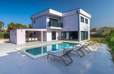 Moderne Villa 800 m vom Meer entfernt in Poreč