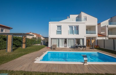 Designervilla mit Blick auf das Meer und die Natur, Poreč, 2 km vom Meer entfernt