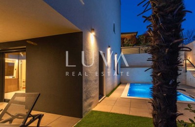 Krk, luxuriöse zweistöckige Wohnung mit Swimmingpool und Wellness zu verkaufen