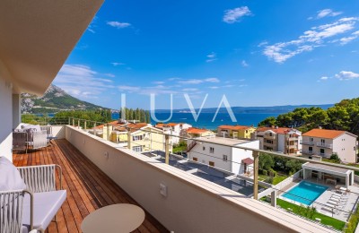 Duće, Omiš, luxuriöses Resort mit 4 großen Apartments und einem Pool am Meer zu verkaufen