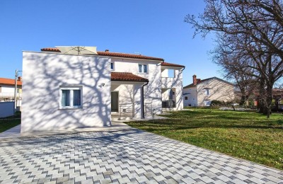 Haus mit 3 Wohnungen und großem Garten in Liznjan