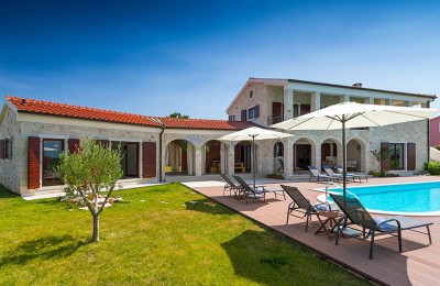 Außergewöhnliche Steinvilla mit Swimmingpool und großem Garten, Sveti Lovreč