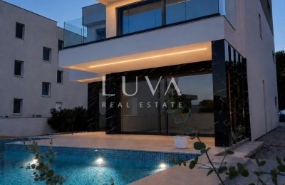 Sukošan, Zadar – Luxusvilla mit Pool am Meer zu verkaufen