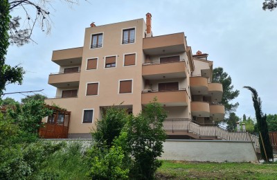 Premantura. Zweistöckige Wohnung in Strandnähe! 100 Meter zum Meer.