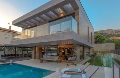 Luxusvilla mit Pool in der Nähe des Meeres, Baška, Krk