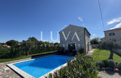 Istrien, Poreč, modernes Steinhaus mit Pool, 133 m2