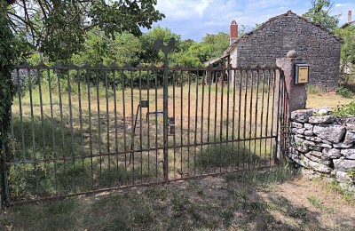 Außergewöhnliche Gelegenheit! Baugrundstück 2511 m² und altes Steinhaus