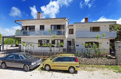 Haus mit drei Wohnungen unweit des Meeres, Poreč