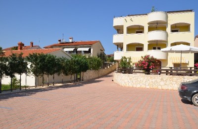 Mehrfamilienhaus mit Pool in toller Lage, mit Blick auf das Meer in Medulin