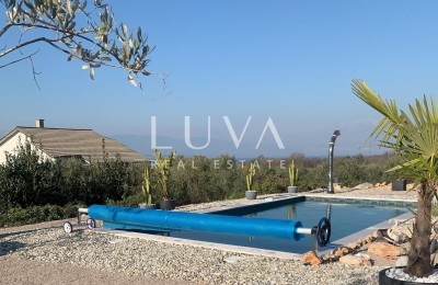 Malinska, Krk, Haus mit Pool und Meerblick zu verkaufen