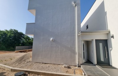 Haus Duplex mit Dachterrasse und Meerblick. Novigrad – Ein Juwel der istrischen Küste.