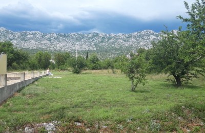 Starigrad-Paklenica, Land in einer schönen Lage