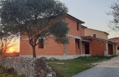 HAUS ZU VERKAUFEN – ROH BAU, ISTRIEN, MARČANA