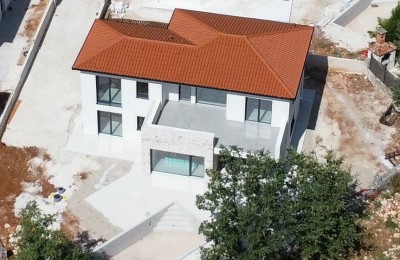 Attraktive, hochwertige, moderne Villa mit Pool. St. Lovreč, rund um Poreč!