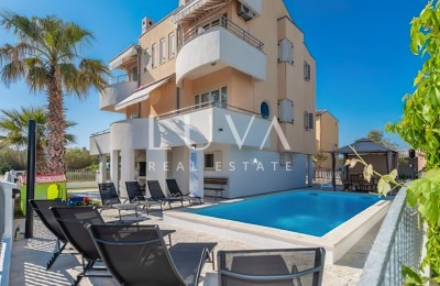 Privlaka, Apartmenthaus mit Pool zu verkaufen