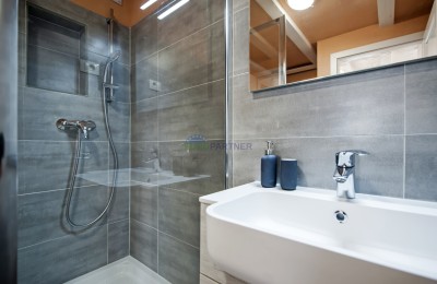 Istrien, Haus mit drei renovierten Wohnungen im Zentrum von Rovinj