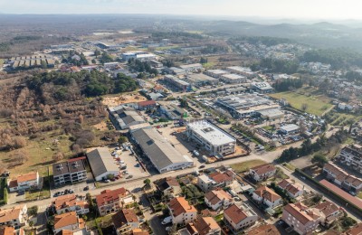 Istrien, Poreč, Geschäftshalle in attraktiver Lage