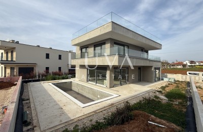 Poreč, modernes Einfamilienhaus mit Pool und Meerblick, 233 m²