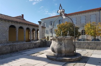 SVETVINČENAT  Zum verkauf ist ein Abstellraum im Zentrum Savicenta - Zum verkauf ist das ganze Objekt oder man kann es in langfristige Miete nehmen.