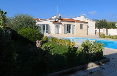 Mediterrane Bungalow mit Pool, 7 km von Poreč entfernt
