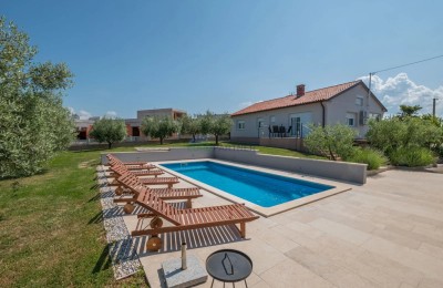 Familienhaus mit Pool und großem Garten, in der Nähe von Poreč