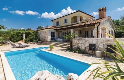 Wunderschöne mediterrane Villa mit Blick auf die Natur, 10km von Poreč