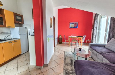 Wohnung mit freiem Meerblick, Poreč, 1,5 km vom Zentrum und vom Meer entfernt