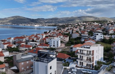 Čiovo, Trogir, luxuriöses Penthouse mit 75 m² direkt am Meer zu verkaufen