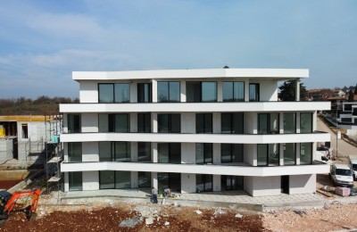 Exklusive Residenz in Vabriga mit wunderschönem Meerblick - in Gebäude