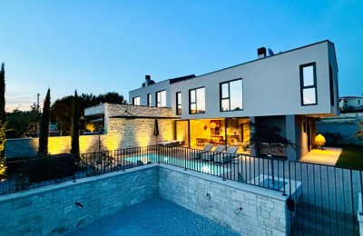 Designervilla mit Pool und Sauna, 4 km von Poreč entfernt