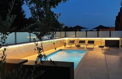 Moderne Doppelhaushälfte mit Pool in der Nähe des Zentrums und des Meeres, Poreč