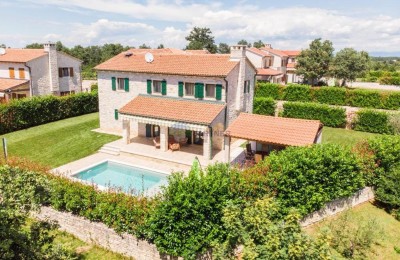 EXKLUSIV ANGEBOT – Stilvolle Steinvilla mit Pool in ruhiger Lage, Višnjan, Istrien