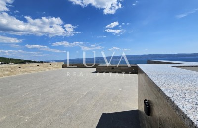 Omiš, Jesenice, Penthouse mit einer 134 m² großen Terrasse mit Meerblick