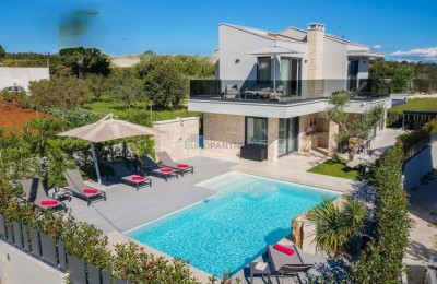 Villa mit Pool, Sauna und Whirlpool, 8 km von Poreč entfernt