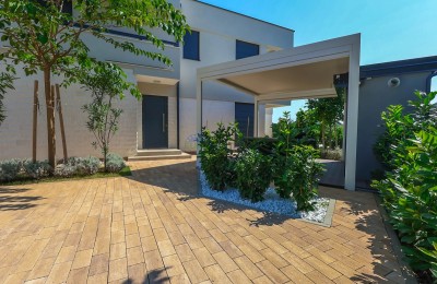 Elegantes modernes Doppelhaus mit Pool in Funtana